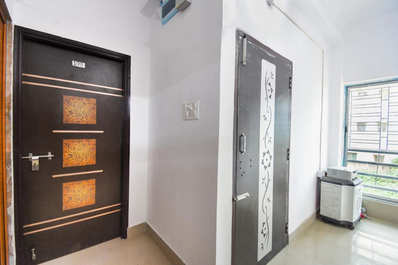 Oyo Flagship Mishika Homes Kalkutta Exterior foto